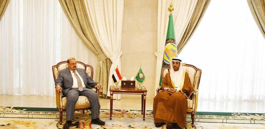 الأمين العام نايف الحجرف مع رئيس مجلس النواب اليمني سلطان البركاني 