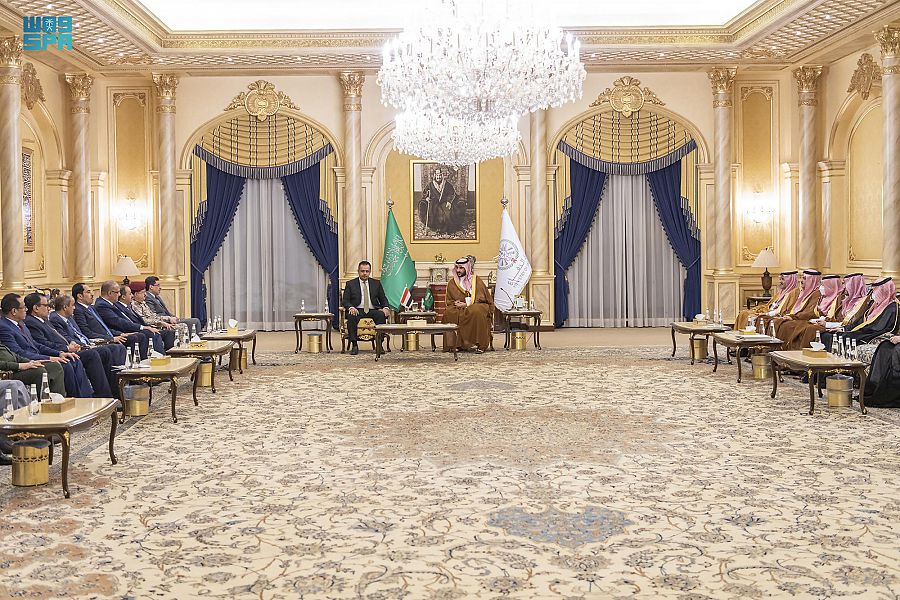 نائب وزير الدفاع السعودي يلتقي رئيس وأعضاء الحكومة اليمنية