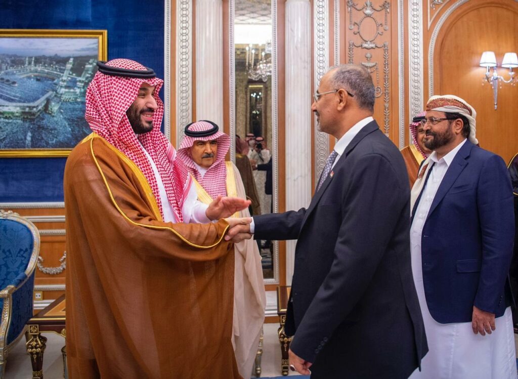 ولي العهد السعودي يستقبل رئيس وأعضاء المجلس الرئاسي اليمني